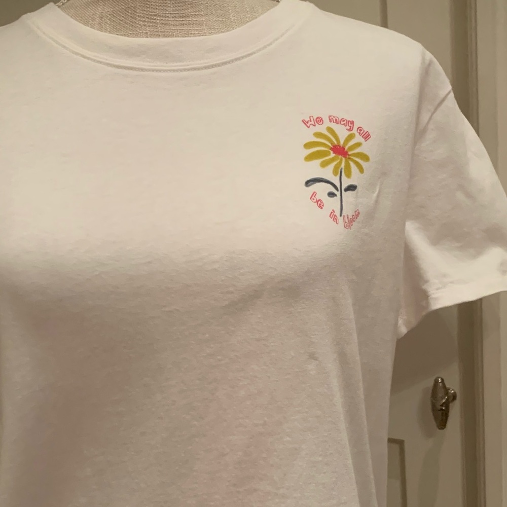3/$15 🌷H&M 🩷NWT FLOWERS SHORT SLEEVE TEE! - Picture 3 of 7